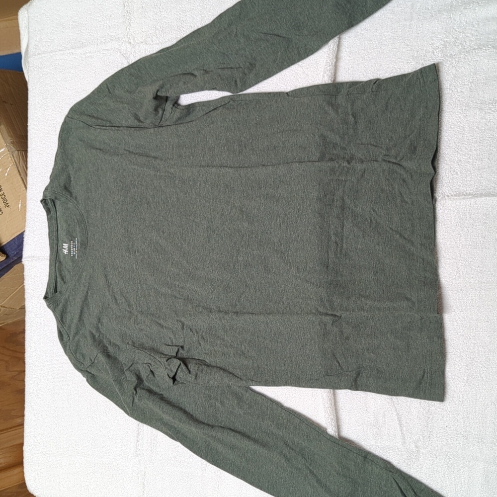 H&M Men's long sleeve shirt camo green Medium
